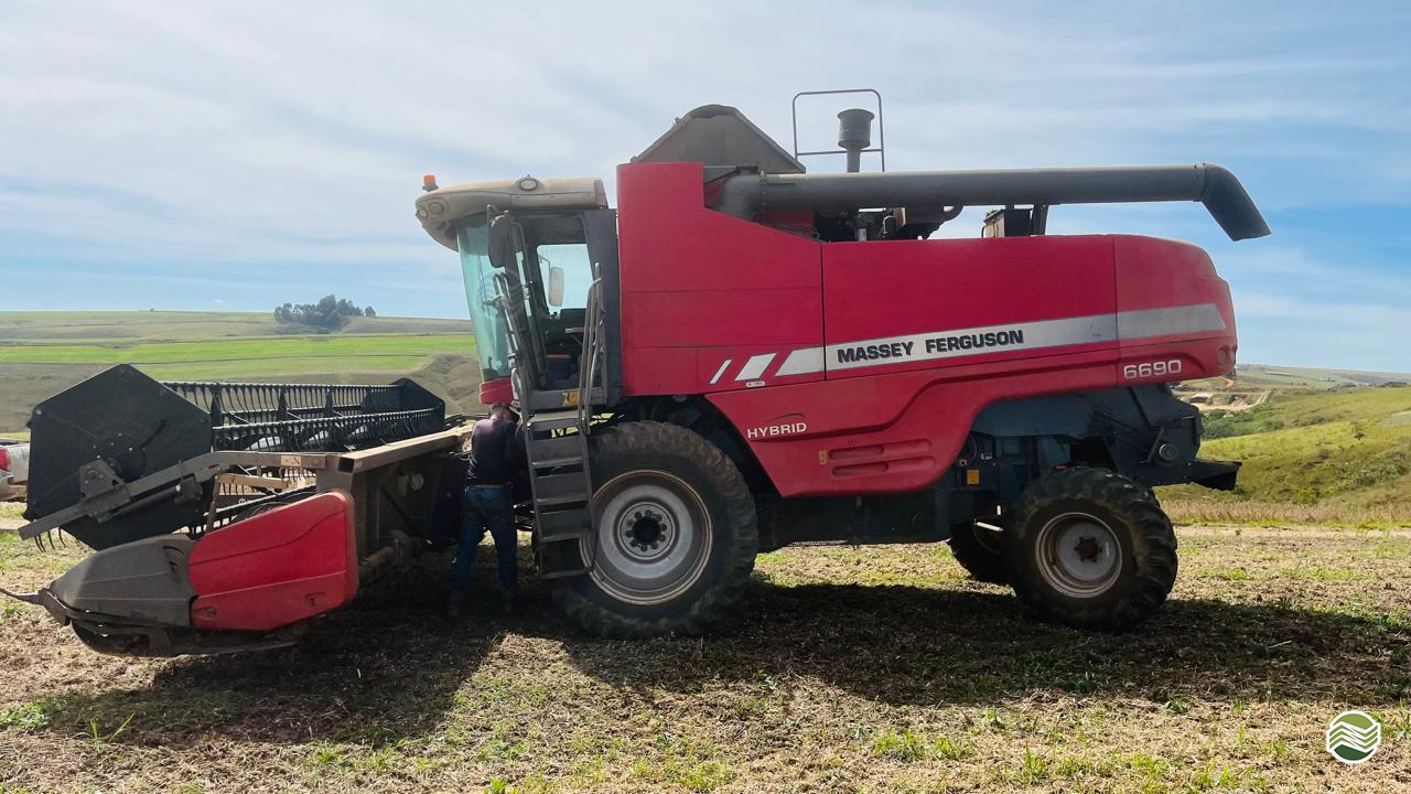 COLHEITADEIRA MASSEY FERGUSON MF 6690 Luizinho Tratores ITUVERAVA SÃO PAULO SP